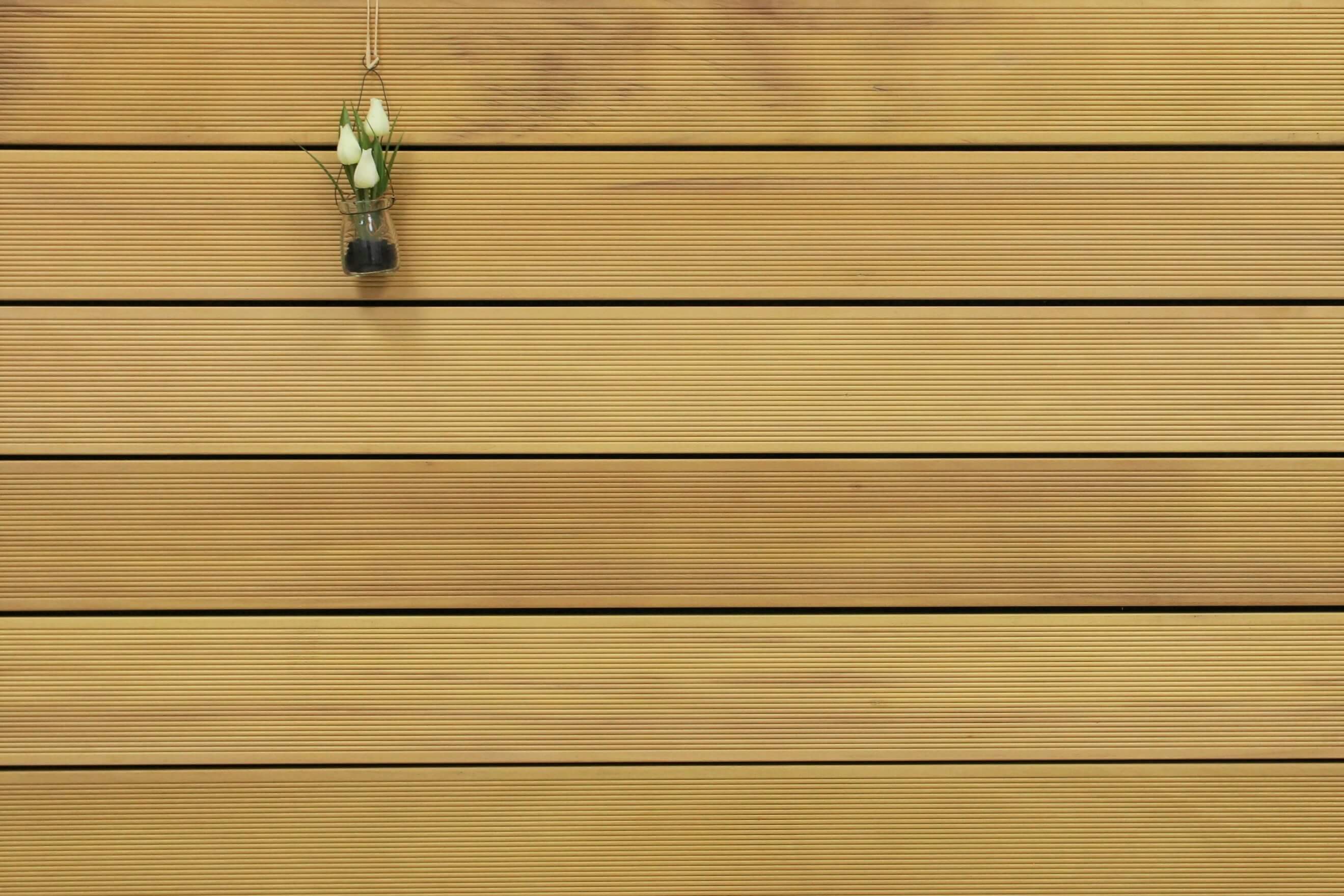 Garapa Holz Dielen für die Terrasse, 12,90 €/lfm, Premium (KD) fein gerillt, 25 x 145 bis 6100 mm, Terrassendielen Bretter