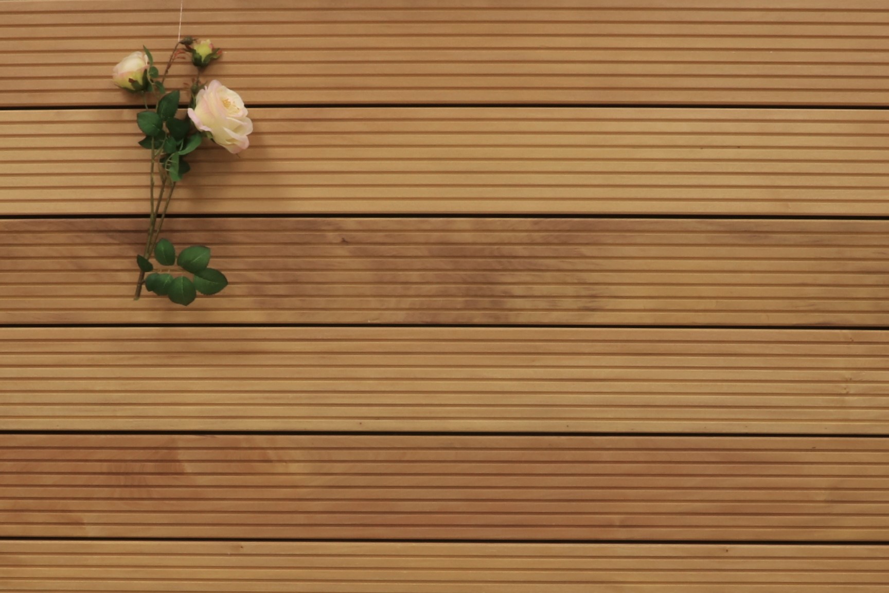 Garapa Holz Dielen für die Terrasse, 22,90 €/lfm, Premium (KD) grob genutet, 45 x 145 bis 6100 mm, Terrassendielen Bretter